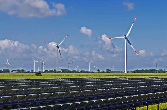 20200622-AleaSoft-renovables-paneles-solares-molinos-viento