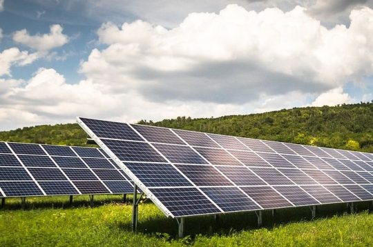 20230428-AleaSoft-Paneles-solares-fotovoltaicos